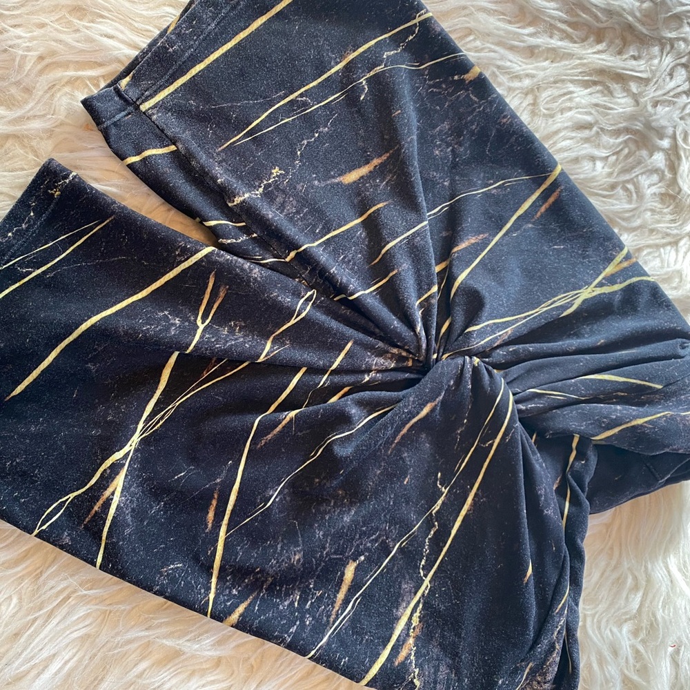 LiCi Fit Tiger’s Eye V-Scrunch shorts